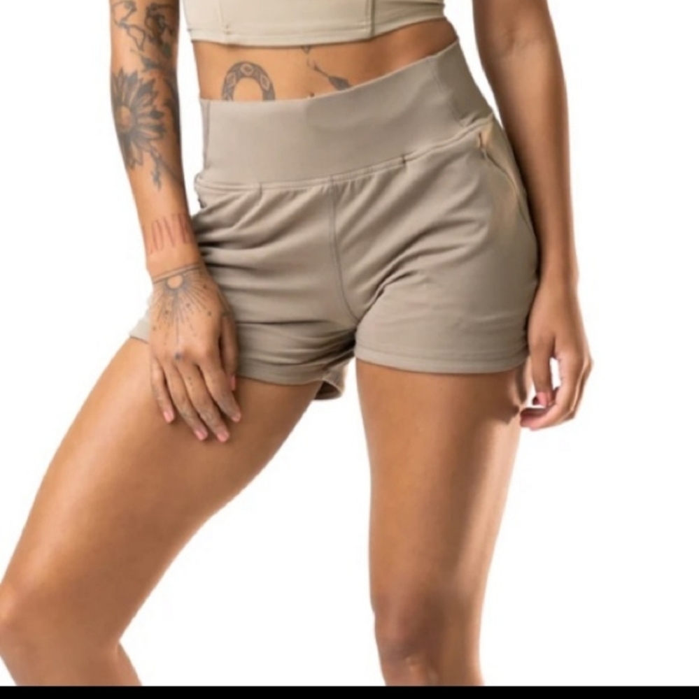 Balance Athletica Terrain Taupe Trek Shorts Medium